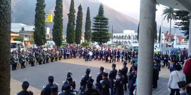 Como parte del XXVI Encuentro Nacional Estudiantil de Escoltas y Bandas de Guerra del Tecnológico Nacional de México (TNM) que se realiza del 22 al 26 de febrero en el Instituto Tecnológico de Orizaba, Nogales recibió este día a 6 escoltas y bandas de guerra de 41 planteles de todo el país que participan en este Encuentro. 