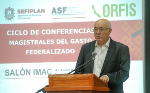 Colmenares Páramo, destacó que Veracruz es la segunda entidad del sureste que más recursos recibe, únicamente superada por Oaxaca; de ahí la importancia de estas actividades y, sobre todo, el interés de la administración estatal por actualizar a los encargados de la toma de decisiones y ejercicio de los fondos. 