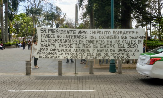 En el parque Juárez se manifestaron ambulantes debido al acoso de parte de los inspectores de comercio  de Xalapa. 