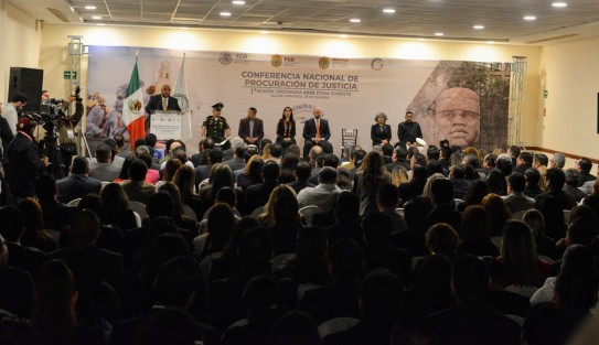 En medio de mucha seguridad se realizó la Primera Sesión Ordinaria de la Conferencia Nacional de Procuración de Justicia Zona Sureste en conocido hotel de Xalapa. Presentes el subprocurador de la FGR, Roberto Ochoa Romero; el secretario de Gobierno, Eric Cisneros; la encargada de despacho de la Fiscalía, Verónica Hernández;  y  los presidentes del Poder Legislativo y Judicial, Rubén Ríos y Sofía Martínez, respectivamente. 