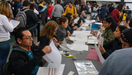 En la explanada de la SEV y con la presencia de autoridades de esta dependencia, se llevó a cabo la asignación de Plazas en Educación Básica Ciclo Escolar 2019-2020. 