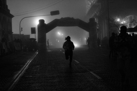 Teniendo como marco  una noche muy xalapeña, se llevó a cabo este sábado la carrera Glow Run 5K, por céntricas calles de la capital veracruzana.