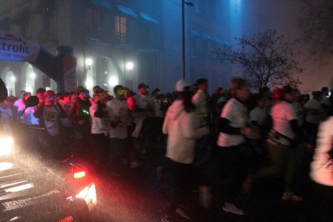 Teniendo como marco  una noche muy xalapeña, se llevó a cabo este sábado la carrera Glow Run 5K, por céntricas calles de la capital veracruzana.