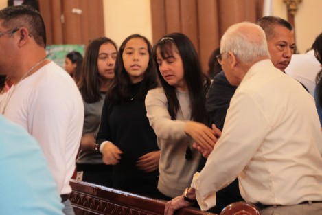 Pese a darse a conocer por la Conferencia del Episcopado Mexicano la recomendación de suspender en las celebraciones religiosas católicas el saludo de paz, mano a mano, en la oficiada por el arzobispo de Xalapa, Hipólito Reyes en Catedral, esta práctica no se suspendió. En otras iglesias la recomendación sí se aplicó.
