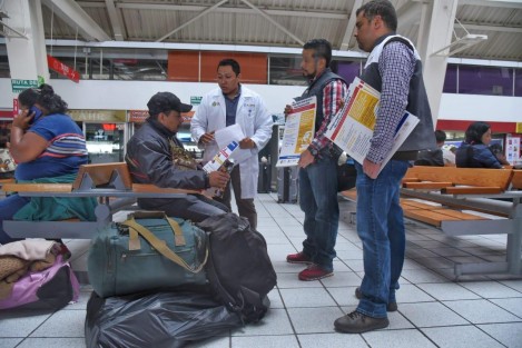 La Secretaría de Salud (SS), a través de la Dirección de Protección contra Riesgos Sanitarios, recorre espacios públicos a fin de informar a la ciudadanía sobre las medidas de higiene y cuidados para prevenir el contagio de Infecciones Respiratorias Agudas como el coronavirus.