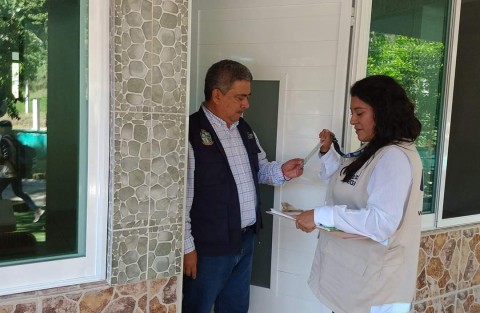 El día de hoy el Alcalde de Teocelo, Mario Antonio Chama Díaz, recibió en su domicilio al personal del INEGI y de la Dirección Regional Oriente de la Coordinación Estatal, quienes estarán recorriendo con un amplio equipo de entrevistadores todo el municipio, casa por casa, realizando el Censo de Población y Vivienda, que llevarán a cabo todo este mes de marzo. 