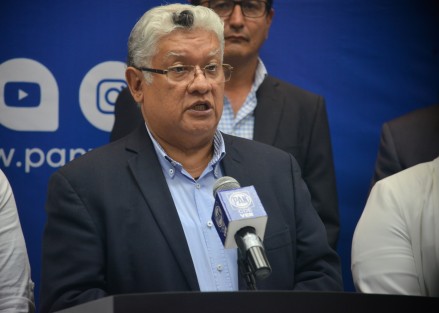 Joaquín Guzmán Avilés, dirigente estatal del PAN, afirmó que las autodefensas que han aparecido en Veracruz hablan de ingobernabilidad.  