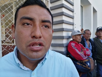 Productores de naranja del municipio de Papantla se manifestaron en la las oficinas de la SEDARPA, solicitando al titular de la dependencia, Eduardo Cadena Cerón, los incluya en el apoyo del <em>Seguro Catastrófico</em>, ya que por la sequía del año pasado fueron afectadas 26 mil has. de naranja, manifestó el comisariado ejidal de Agua Dulce, Amitai Martínez Cruz.