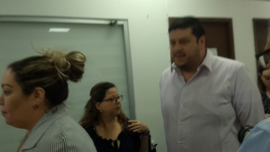 El diputado local Erik Iván Aguilar, en rueda de prensa, dijo: <em>Si mañana caigo yo, es casi irremediable que la oposición caiga conmigo</em>.  Esto previo a la votación de este miércoles que lo desaforaría. Pidió a PRI, PRD, PAN y hasta a la familia Yunes Linares, que lo apoyen. 