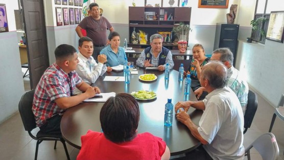 Dentro de las actividades de Atención Ciudadana, el Alcalde de Teocelo, Mario Chama y la Síndica Municipal Zayra del Carmen Martínez, recibieron  al Comité de la Priv. Teresita Sánchez de la Col. Benito Juárez  de la cabecera municipal, al Comité del Panteón de Tejería y al Comité de Chicontla y Exaltación, tratando temas y acuerdos en beneficio a las Comunidades y municipio para todos los Teocelanos.  