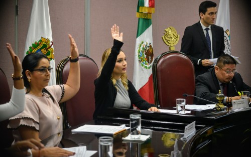 Durante la sesión de la Diputación Permanente, la diputada de MORENA, Elizabeth Cervantes, propuso castigar con cárcel a quienes renuncien a su empleo o pidan licencia sin goce de sueldo sólo para no pagar pensión alimenticia. También abordaron distintas autorizaciones para alcaldías.