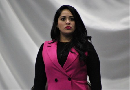 La diputada Brianda Kristel Hernández Topete presentó una Iniciativa ante el Congreso de la Unión con Proyecto de Decreto, por la que se realiza una adición a la Ley Federal del Trabajo, a fin de otorgar facilidades a las madres y padres trabajadores que necesiten acudir a los centros educativos para recoger a sus hijas e hijos sin que esto afecte el cumplimiento de las responsabilidades laborales.