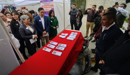 El gobernador de Veracruz Cuitláhuac García Jiménez encabezó la  conmemoración por el Día Internacional de la Mujer, que será este domingo, para cual inauguró la Primera Feria de Servicios para la Mujer, en el Centro de Justicia para las Mujeres. 