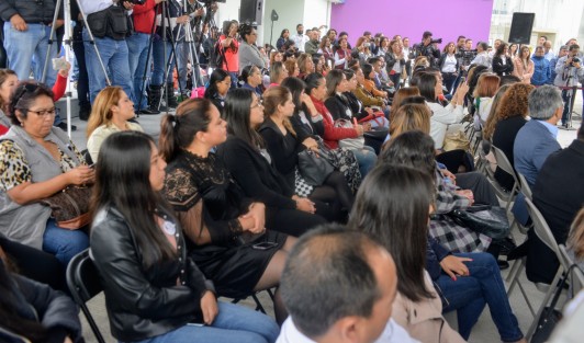 El gobernador de Veracruz Cuitláhuac García Jiménez encabezó la  conmemoración por el Día Internacional de la Mujer, que será este domingo, para cual inauguró la Primera Feria de Servicios para la Mujer, en el Centro de Justicia para las Mujeres.