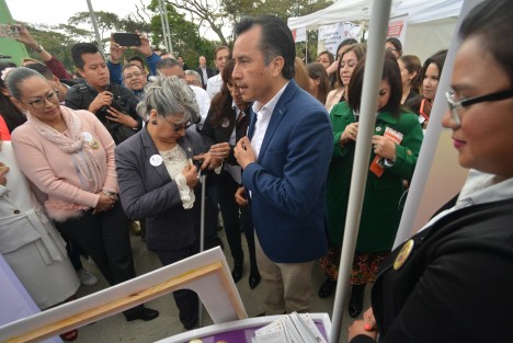 El gobernador de Veracruz Cuitláhuac García Jiménez encabezó la  conmemoración por el Día Internacional de la Mujer, que será este domingo, para cual inauguró la Primera Feria de Servicios para la Mujer, en el Centro de Justicia para las Mujeres.