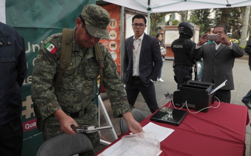 La Secretaría de Seguridad Pública (SSP), en coordinación con la Secretaría de la Defensa Nacional (SEDENA), inició la campaña estatal Canje de Armas 2020 <em>Sin Armas, Sin Riesgos</em>, Unidos para la Construcción de la Paz, que se realizará simultáneamente del 06 al 20 de marzo en Xalapa, Veracruz y Coatzacoalcos.
