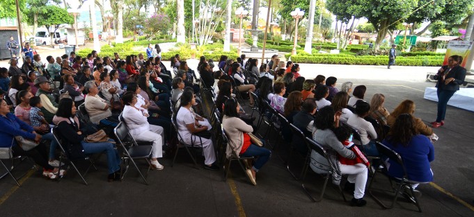 Con charlas informativas conmemoraron el Día Internacional de la Mujer en Teocelo, Ver. La Presidenta del DIF Municipal, Mara Chama, recordó que este no es un día de festejo y señaló que todas las mujeres de Teocelo, xalapeñas y de todo Veracruz se merecen respeto. 