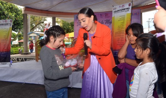 Con charlas informativas conmemoraron el Día Internacional de la Mujer en Teocelo, Ver. La Presidenta del DIF Municipal, Mara Chama, recordó que este no es un día de festejo y señaló que todas las mujeres de Teocelo, xalapeñas y de todo Veracruz se merecen respeto. 