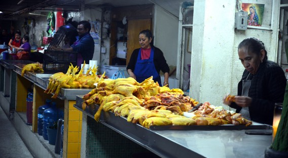 Con menos menos mujeres que en días cotidianos, lució la capital del estado, aunque unas cuantas sucursales bancarias cerraron sus puertas y algunas oficinistas no asistieron a laborar, en su mayoría las comerciantes realizaron su día normal en al paro nacional #9M.
