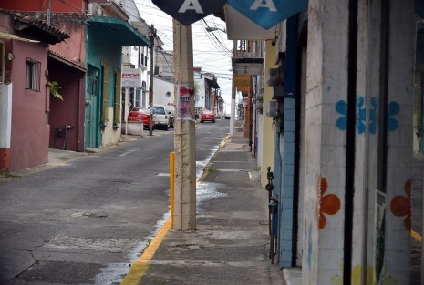 Con menos menos mujeres que en días cotidianos, lució la capital del estado, aunque unas cuantas sucursales bancarias cerraron sus puertas y algunas oficinistas no asistieron a laborar, en su mayoría las comerciantes realizaron su día normal en al paro nacional #9M.
