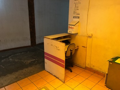 Oficinas de dependencias oficiales, como las de la Universidad Veracruzana, entre otras, trabajaron únicamente con personal masculino.
