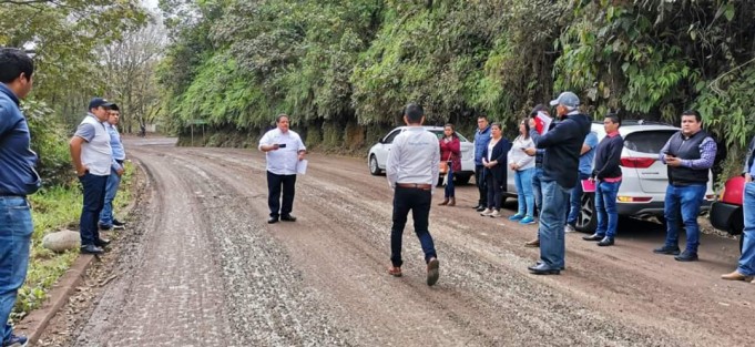 El día de hoy se llevó a cabo un recorrido de supervisión de obra, encabezado por la Secretaría de Infraestructura y Obras Públicas (SIOP) representada por el Ing. Benigno Gaspar Mota y el H. Ayuntamiento de Teocelo que preside Mario Antonio Chama Díaz.   