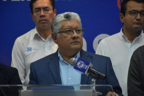 En conferencia de prensa el Presidente del Comité Directivo Estatal del PAN en Veracruz, Joaquín Guzmán Avilés, lamentó que, con MORENA a cargo del Gobierno, Veracruz sea un estado feminicida.