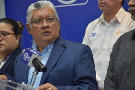 En conferencia de prensa el Presidente del Comité Directivo Estatal del PAN en Veracruz, Joaquín Guzmán Avilés, lamentó que, con MORENA a cargo del Gobierno, Veracruz sea un estado feminicida.