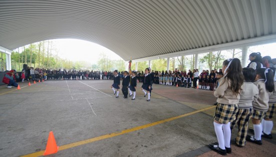 En las instalaciones del recinto ferial de Banderilla, la Coordinación de  Educación  Física Federalizada  30FFS0017H, llevó a cabo la 1ª Demostración de escoltas de los sectores educativos II, XII y XXV
de Preescolar Federalizado Ciclo escolar 2019-2020.  