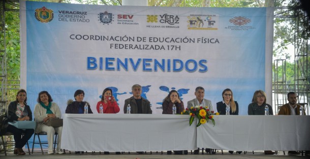 Las palabras de bienvenida estuvieron la cargo de la Mtra. Guadalupe Olvera Payán inspector Normalista de Educación Física 17H quien destacó que este evento se realiza con el fin resaltar los símbolos patrios en los infantes.