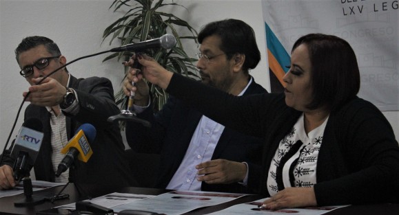 En rueda de prensa y con la participación de los integrantes de la Comisión Permanente de Educación y Cultura, diputado León David Jiménez Reyes, Presidente, diputado Víctor Emmanuel Vargas Barrientos, Secretario y diputada Adriana Esther Martínez Sánchez, Vocal, se subrayó que estos Foros se realizan en coordinación con la Secretaría de Educación de Veracruz
