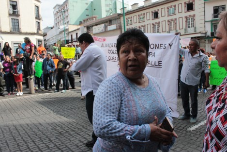 Olga Morales del Valle, secretaria general de la Federación de la CROC Regional, dijo que las autoridades los han hostigado, y quitando los puestos sin apercibimiento, ocasionando pérdidas para los comerciantes.