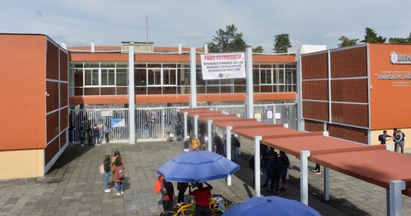 Estudiantes normalistas desde muy temprano comenzaron un  paro de labores de  72 horas, en repudio a la violencia e inseguridad  Exigen justicia para los estudiantes de todo el país. 