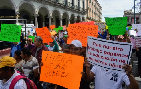 Comerciantes adheridos a la CROC marcharon desde varios puntos de la ciudad hacía el centro de la capital  para exigir un alto al hostigamiento por parte del Ayuntamiento de Xalapa. 