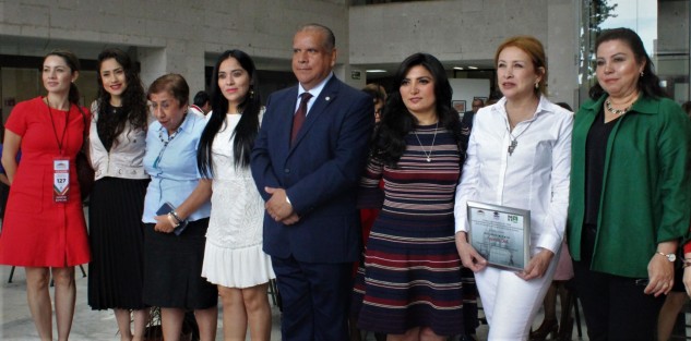 Por invitación del Grupo Legislativo Mixto Partido Revolucionario Institucional-Partido Verde Ecologista de México (PRI-PVEM) y promoción del Centro de Estudios para la Igualdad de Género y los Derechos Humanos (CEIGDH) del Congreso del Estado, la artista plástico Gabriela Sodi presentó su exposición y conferencia Generadores de Violencia, en el Palacio Legislativo. 