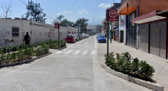 Al igual que otras obras de la ciudad de Xalapa, la de la calle Allende no se ha podido completar debido a muchos detalles que hacen falta, entre éstos: luminarias, señalización y demás, lo que deja claro que tanto el ayuntamiento de Xalapa como la constructora, lo que menos tienen es prisa por terminar.