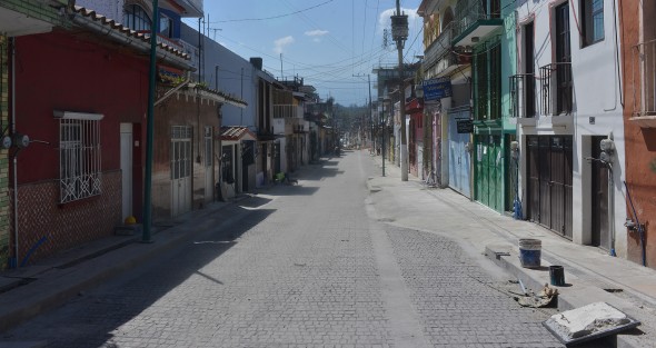 Al igual que otras obras de la ciudad de Xalapa, la de la calle Allende no se ha podido completar debido a muchos detalles que hacen falta, entre éstos: luminarias, señalización y demás, lo que deja claro que tanto el ayuntamiento de Xalapa como la constructora, lo que menos tienen es prisa por terminar. 