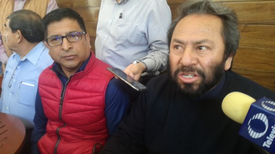 Justino Chavarrio Hernández, y José de Jesús Vargas Martínez, Presidente del Movimiento Nacional por la Democratización del SNTE, habló de la falsa democracia en el sindicato; donde se ha agotado el diálogo y la democracia, lo único que queda en la calle y en la rebeldía, expresó. 