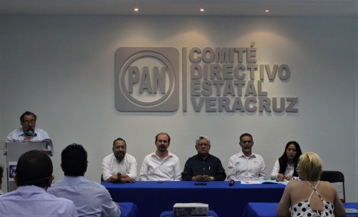 En el marco de la reforma a los estatutos del PAN, el Presidente del Comité Directivo Estatal del PAN en Veracruz, Joaquín Guzmán Avilés, aseguró que la participación de los militantes en Veracruz es fundamental para reafirmar que Acción Nacional es la mejor opción de gobierno en el país.
