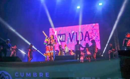 Una noche llena de cultura y tradición fue el marco perfecto para que el Ballet de Casa de Cultura de Teocelo hiciera su presentación en el escenario de la Cumbre Tajín 2020, acompañando en su concierto a la internacional cantautora mexicana Lila Downs. 