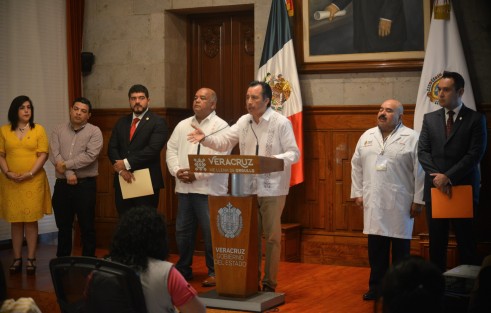 El gobernador de Veracruz, Cuitláhuac García, encabezó la conferencia de prensa donde anunció las medidas que se tomarán a partir de hoy por la pandemia del COVID-19. 