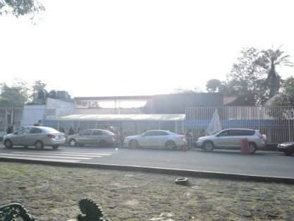 Autoridades estatales de Educación hicieron girar el formato que cada uno de los escolapios deben llenar para poder entrar a las escuelas. La medida causó aglomeraciones en la entrada de algunas escuelas.