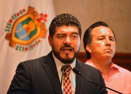 El secretario de Educación Zenyanzen Escobar, junto con los encargados de los diferentes niveles educativos, dio a conocer diversas estrategias que se manejarán en línea y vía whatsAap para el maestros y estudantes durante el periodo de confinamiento.  