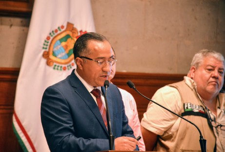 Para los docentes también se estarán  ofertando varios diplomados en línea, mismos que iniciarán el 27 de marzo. La información estará disponible en el portal de la SEV.  