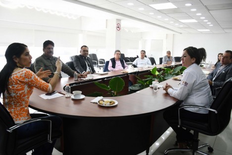 La Encargada del Despacho de la Fiscalía General del Estado, Verónica Hernández Giadáns, sostuvo una reunión de trabajo con la Secretaria del Trabajo Previsión Social y Productividad, María Guadalupe Argüelles Lozano, con la finalidad de que el organismo autónomo pueda sumarse al programa <em>Jóvenes Construyendo el Futuro</em>.