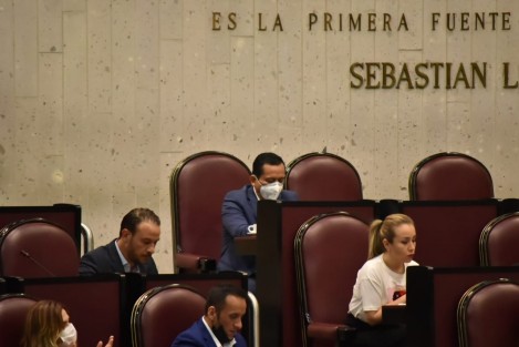 En cumplimiento a lo establecido en el artículo 135 de la Constitución Política de los Estados Unidos Mexicanos, la LXV Legislatura de Veracruz aprobó la Minuta, remitida por la Cámara de Senadores del Congreso de la Unión, por la cual se reforma y adiciona el artículo 4° de la Carta Magna en materia de bienestar.  