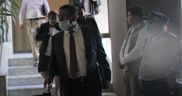  En medio de medidas especiales diputados del Congreso local sesionaron a puerta cerrada por la contingencia de coronavirus. 