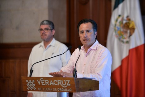 El mandatario explicó que se trata de la primera de tres estrategias a lanzar para evitar carencias económicas, además de señalar que ha mantenido contacto con micro, pequeños y medianos empresarios para impedir despidos masivos de personal.