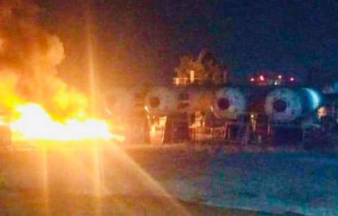 Este lunes alrededor de las 02:00 horas se registró el incendio de carrotanque con capacidad de 40,000 litros de Gas L.P, dentro de las instalaciones de la Empresa Gas de Xalapa, ubicadas en la carretera Xalapa-Veracruz kilómetro 4.5 de la colonia Pedregal.