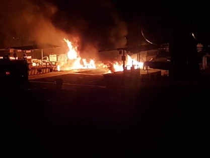 Este lunes alrededor de las 02:00 horas se registró el incendio de carrotanque con capacidad de 40,000 litros de Gas L.P, dentro de las instalaciones de la Empresa Gas de Xalapa, ubicadas en la carretera Xalapa-Veracruz kilómetro 4.5 de la colonia Pedregal. 